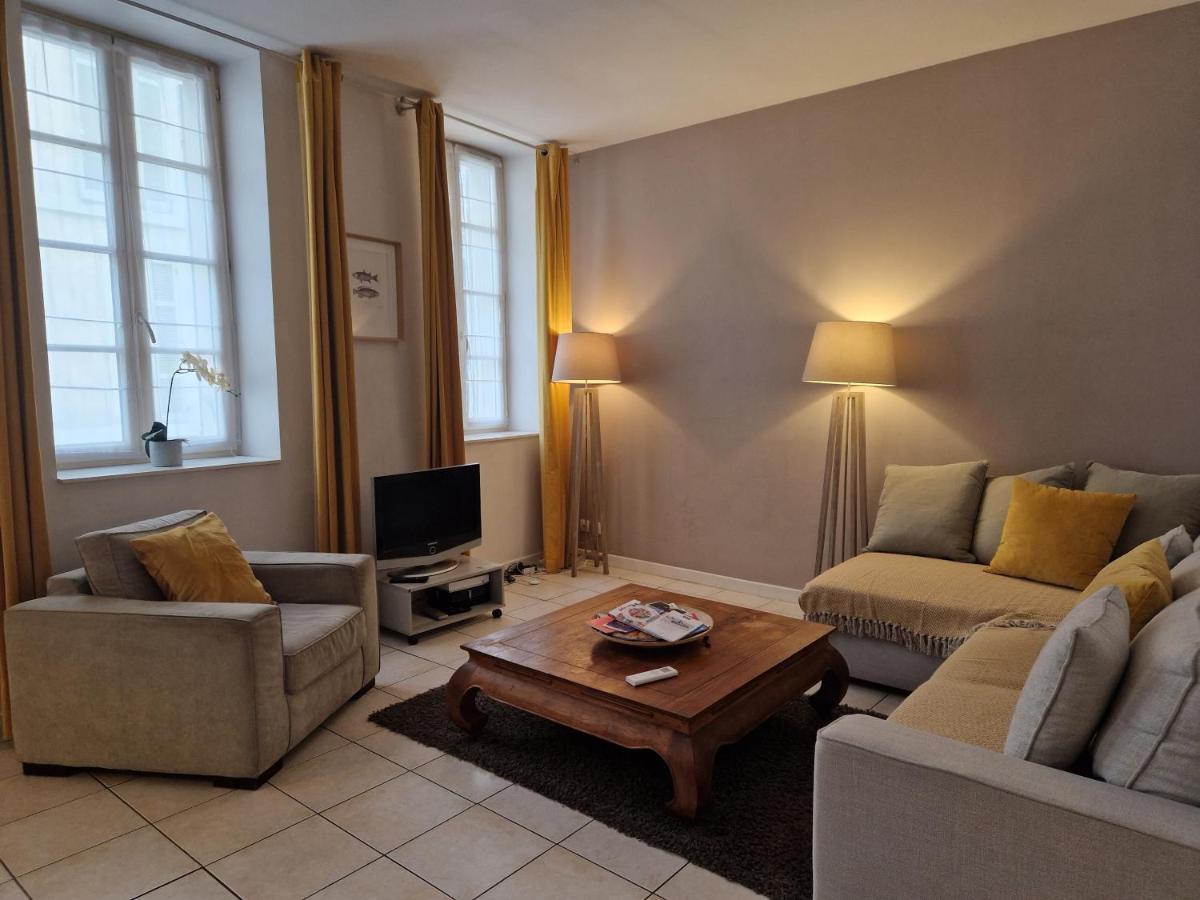 2 Pieces Dans Le Centre Avec Petite Terrasse 3*** Marseilles
