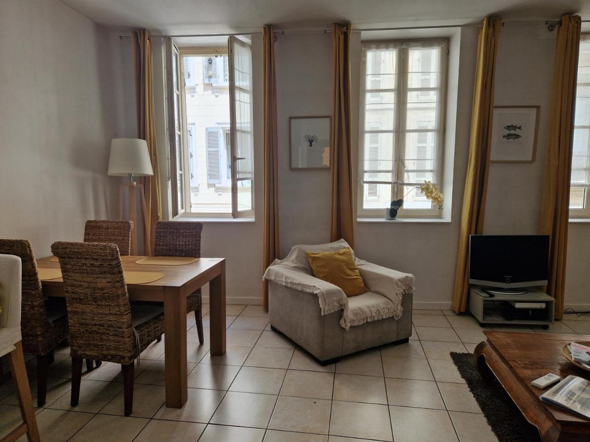 Appartement 2 Pièces Dans Le Centre Avec Petite Terrasse 3*** Marseille